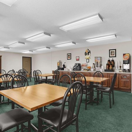 Hotel Super 8 By Wyndham Washington Esterno foto